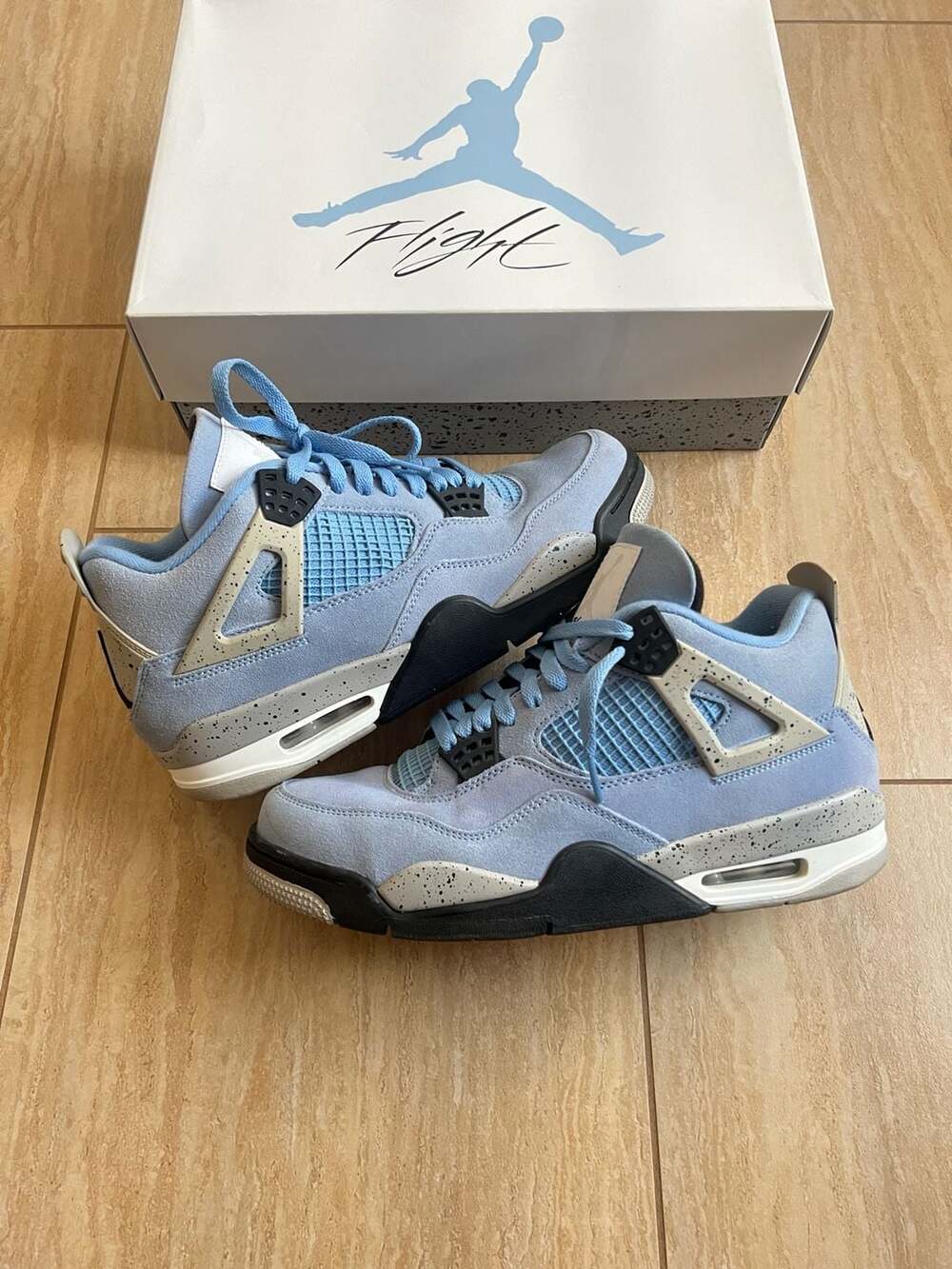 Size 9 - Air Jordan 4 Retro 'University Blue' (Good Condition)